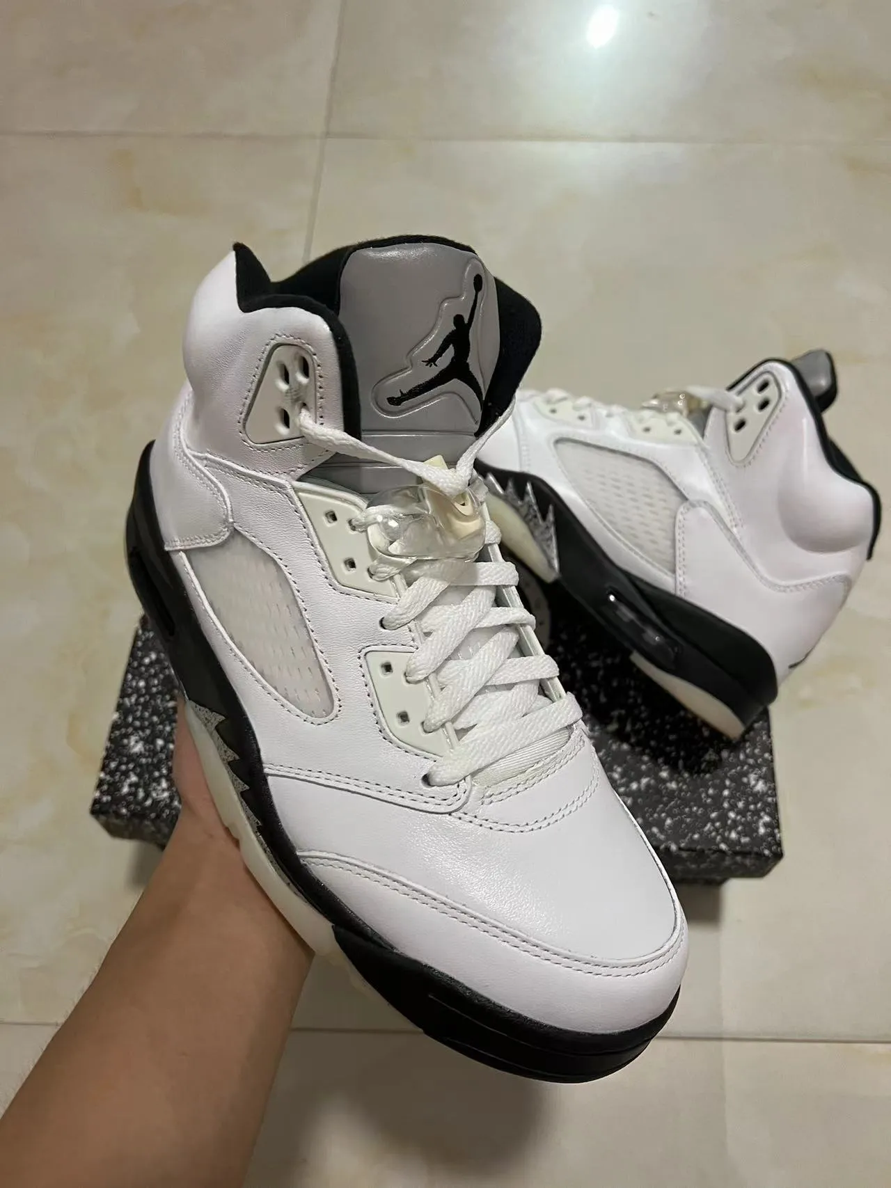 Air Jordan 5 White Black Speckled Lightning Bolt Basketball Shoes 2