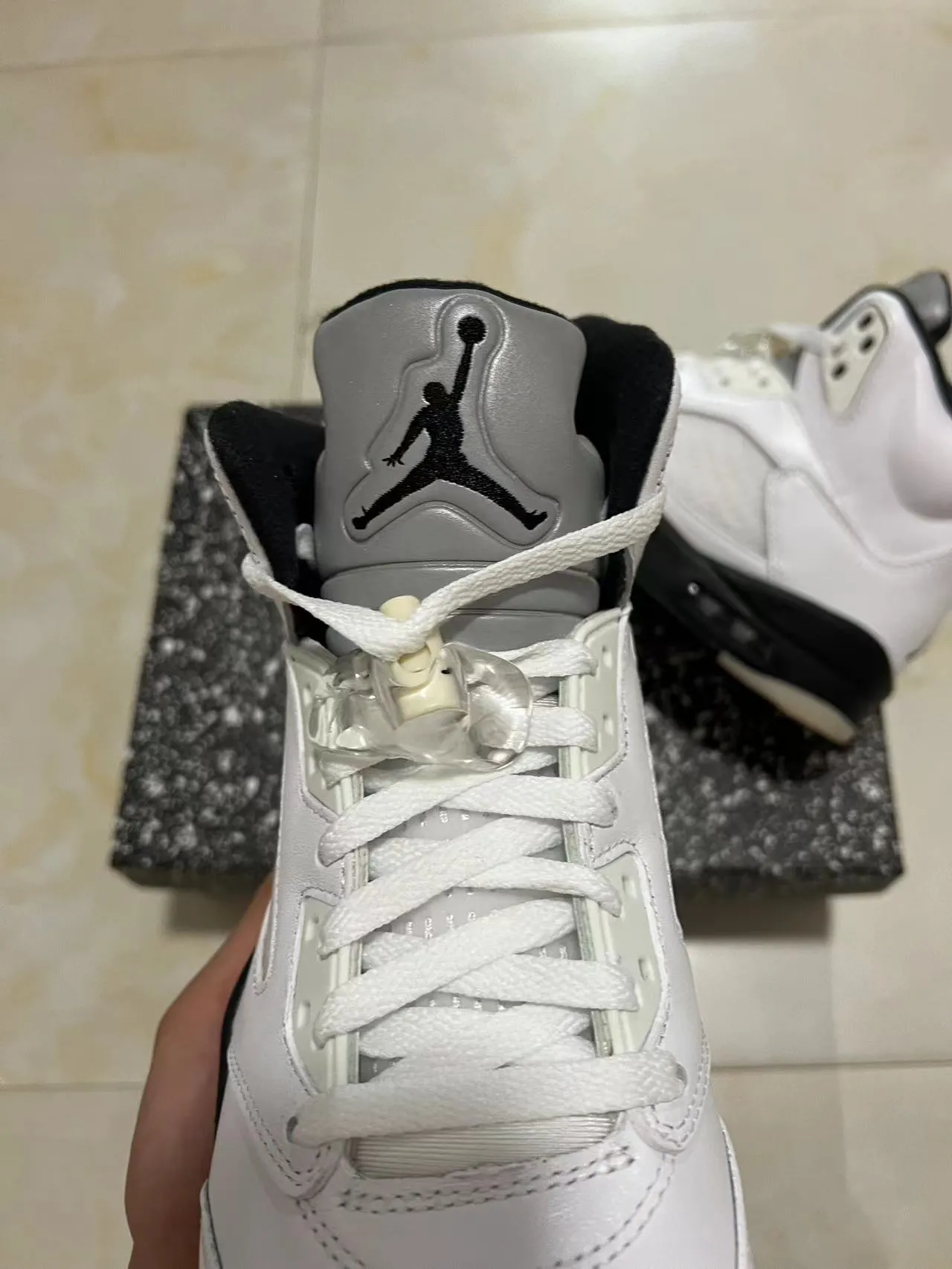 Air Jordan 5 White Black Speckled Lightning Bolt Basketball Shoes 4