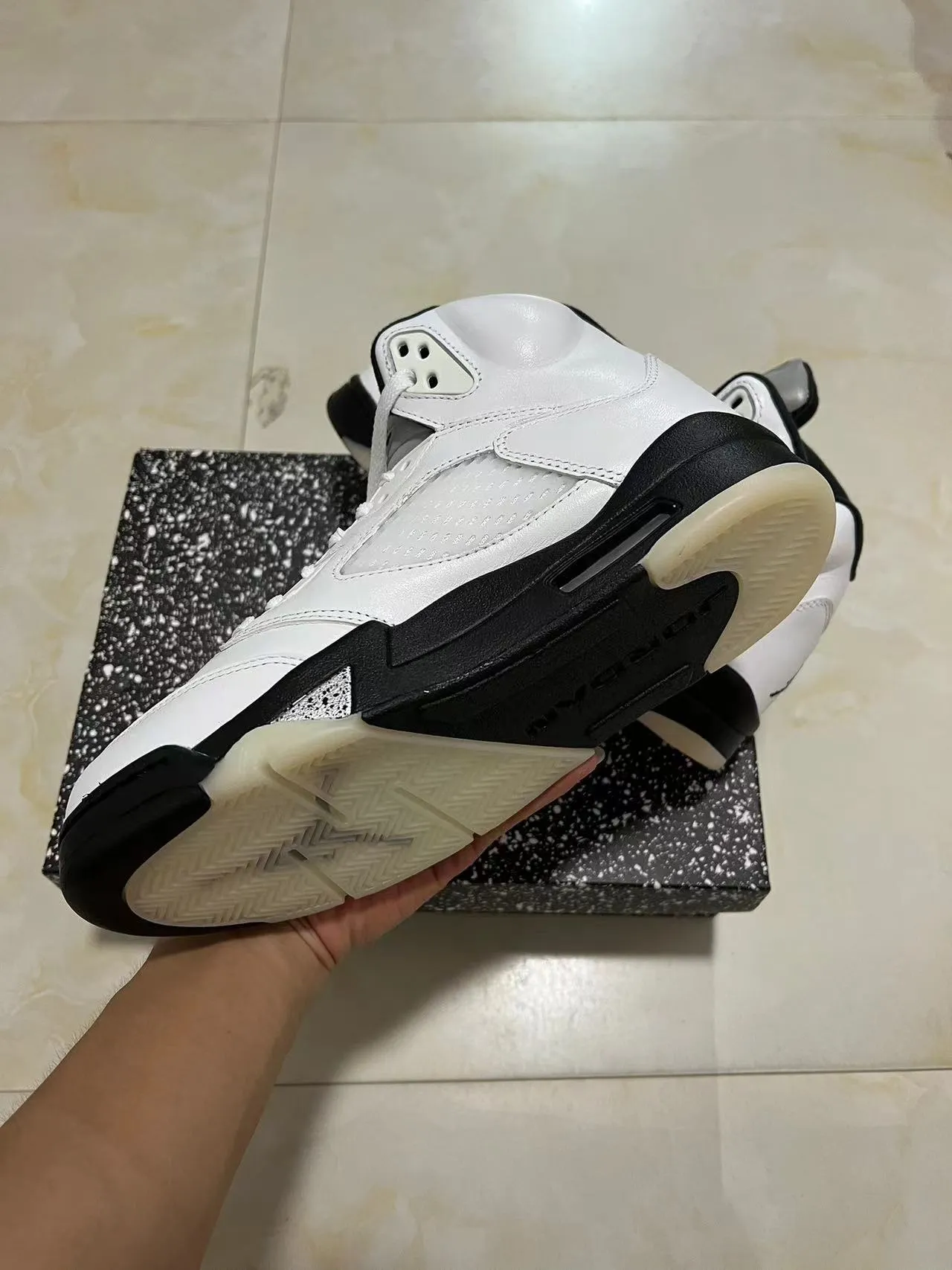 Air Jordan 5 White Black Speckled Lightning Bolt Basketball Shoes 6