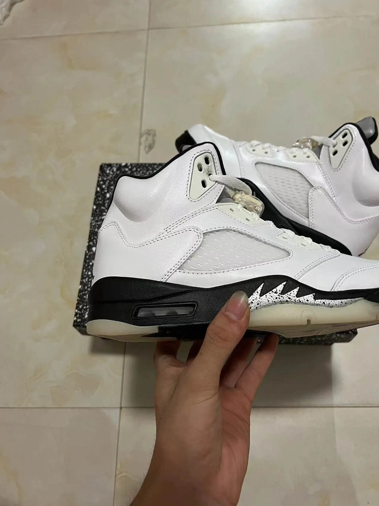 Air Jordan 5 White Black Speckled Lightning Bolt Basketball Shoes 7