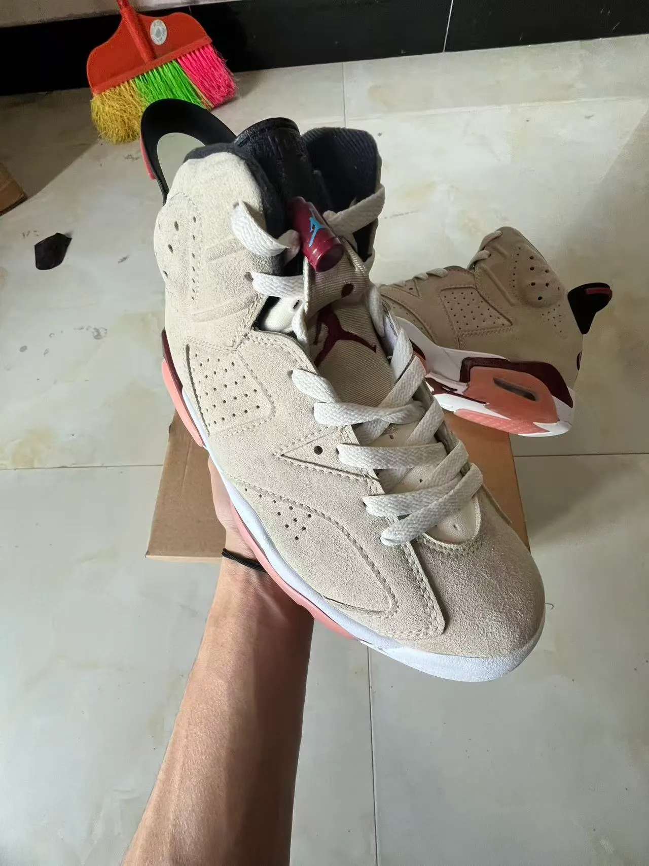Tênis de basquete Air Jordan 6 bege bordô rosa 2