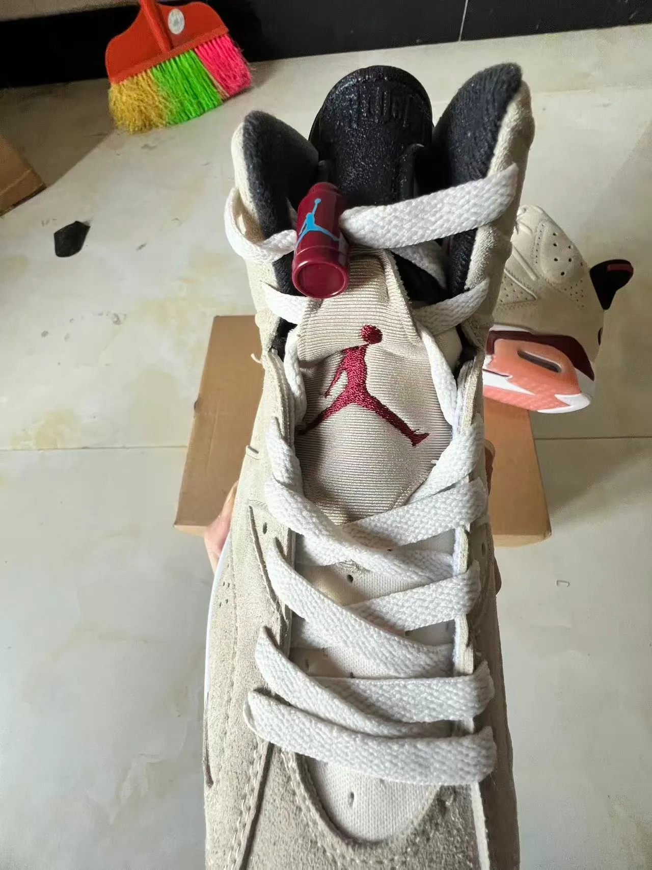 Tênis de basquete Air Jordan 6 bege bordô rosa 4