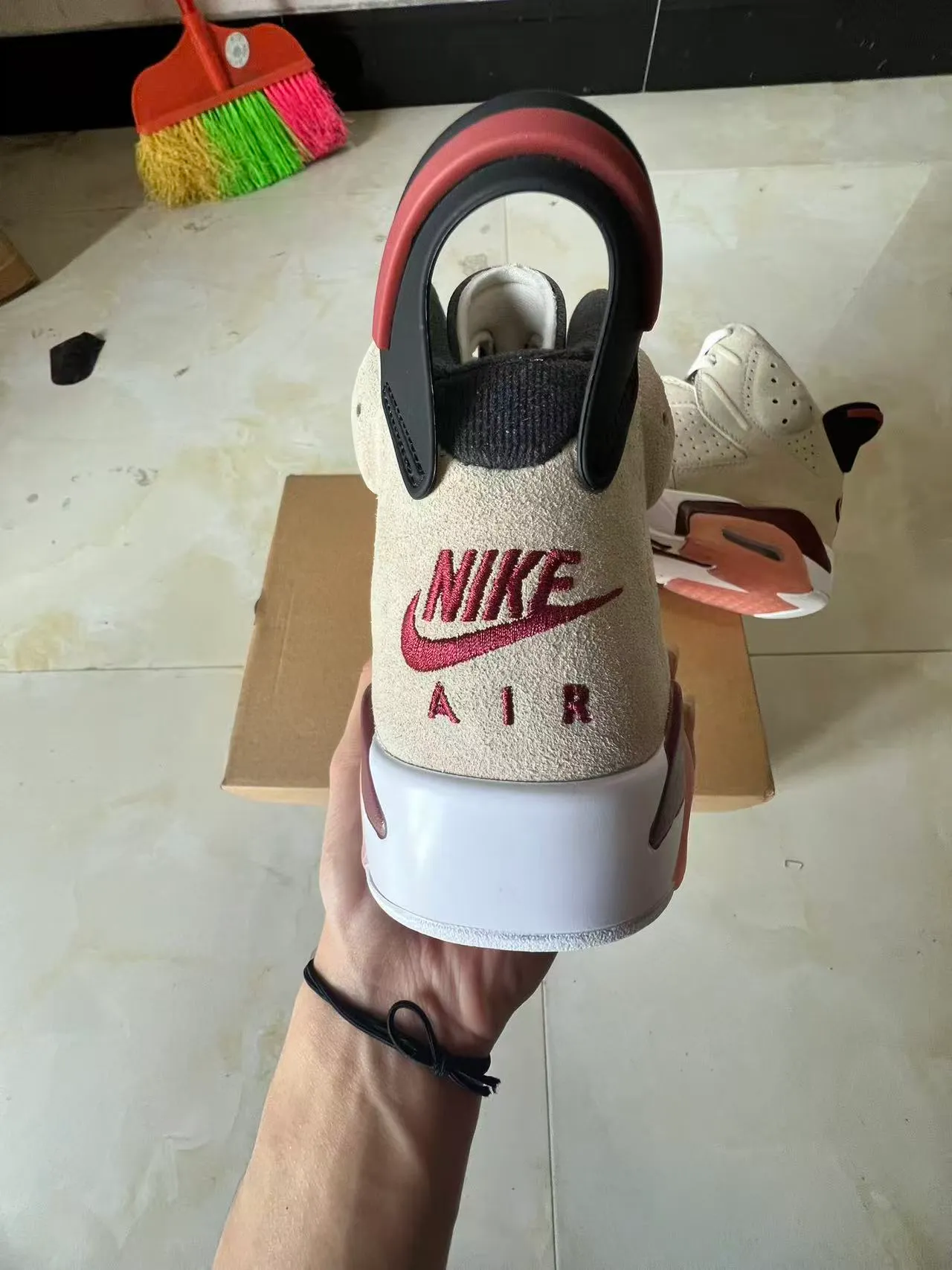 Tênis de basquete Air Jordan 6 bege bordô rosa 8