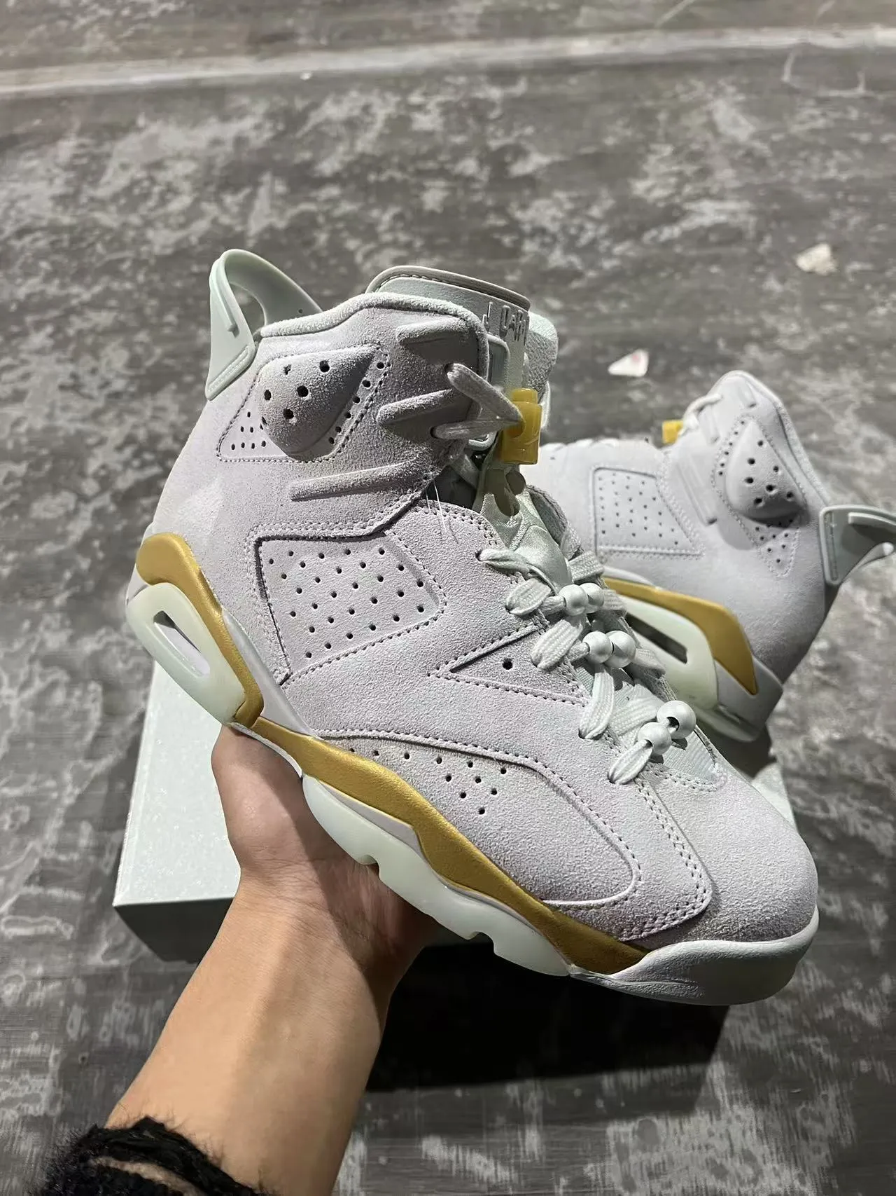 Air Jordan 6 Light Gray and Gold Basketball Shoes 2