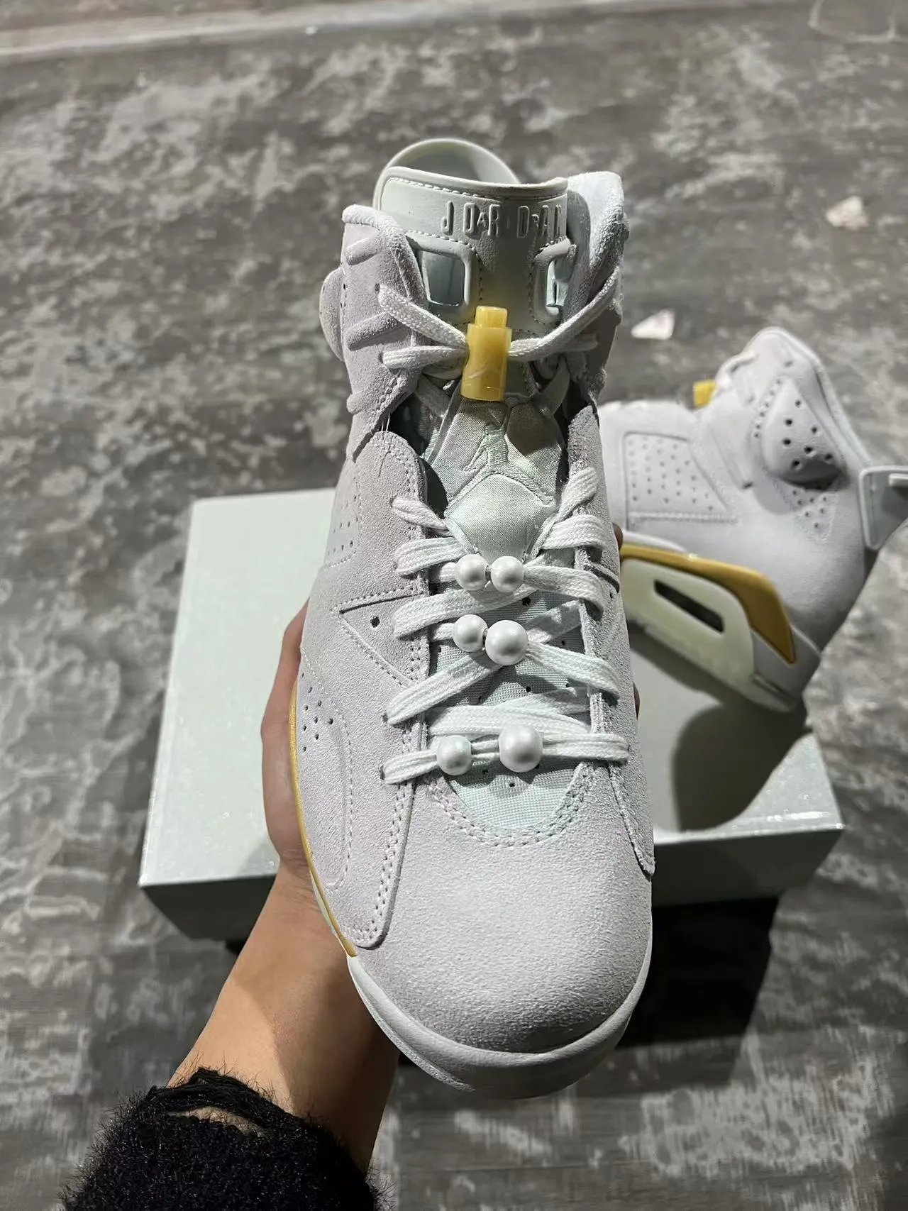 Air Jordan 6 Light Gray and Gold Basketball Shoes 3