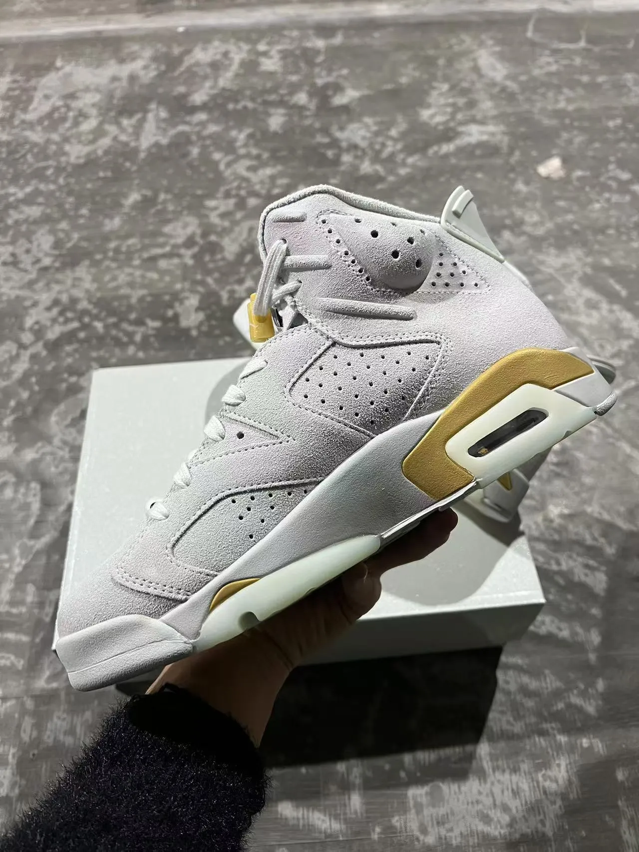Air Jordan 6 Light Gray and Gold Basketball Shoes 5