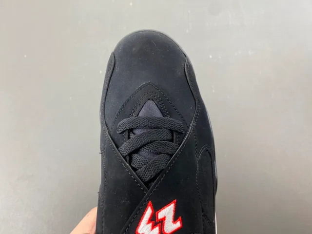 Air Jordan Tênis de Basquete Preto e Vermelho de Topo Alto com Tiras 5