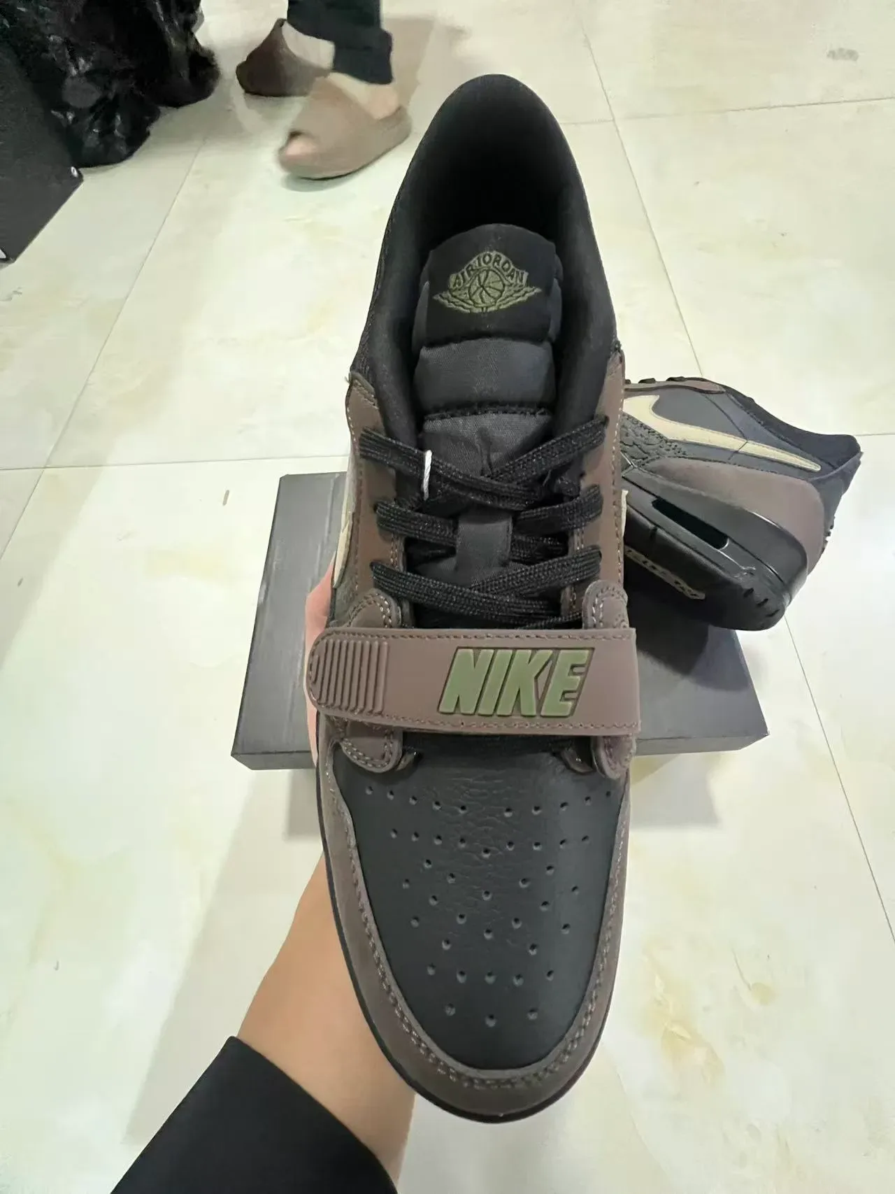 Air Jordan Legacy 312 কালো বাদামি বেইজ বাস্কেটবল জুতো 4
