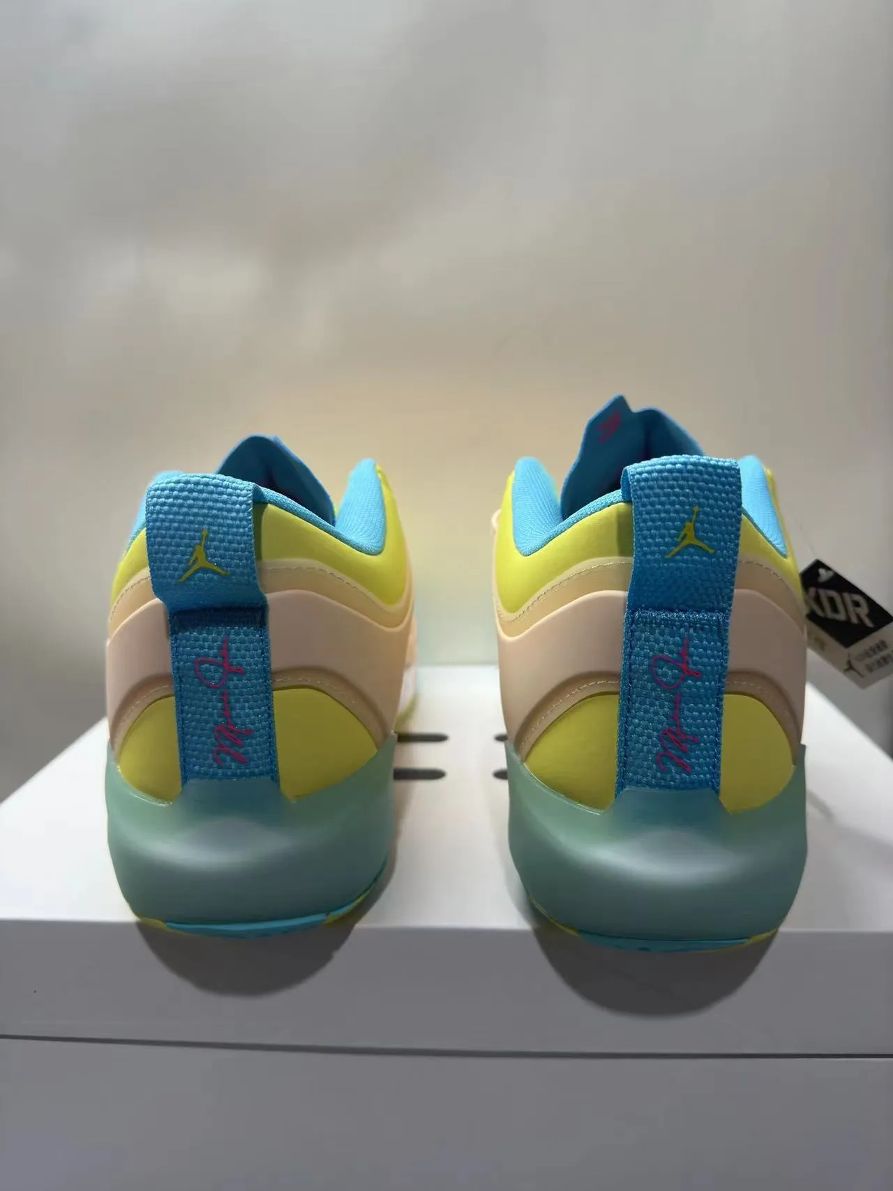 Chaussures de basket-ball Air Jordan XIDR jaune pêche cyan 2
