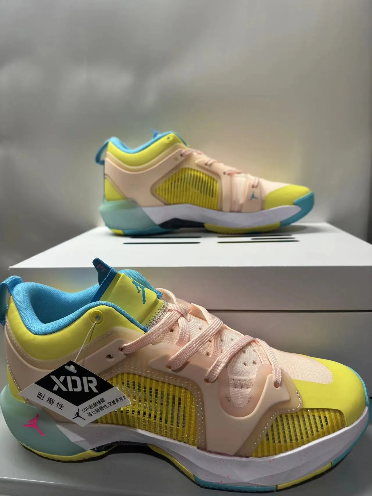 Chaussures de basket-ball Air Jordan XIDR jaune pêche cyan 3