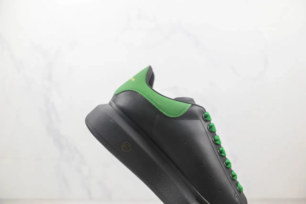 Alexander McQueen Tênis Oversized Preto e Verde Estilo de Vida 5