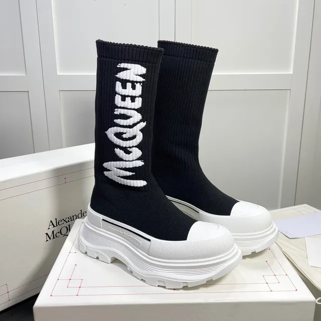 Alexander McQueen Oversized Sneaker কালো এবং সাদা বুনন হাঁটুর বুট 5