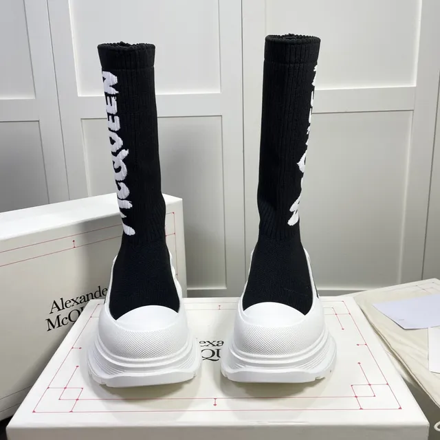 Alexander McQueen Oversized Sneaker কালো এবং সাদা বুনন হাঁটুর বুট 6