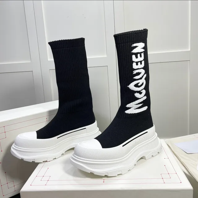 Alexander McQueen Oversized Sneaker কালো এবং সাদা বুনন হাঁটুর বুট 7