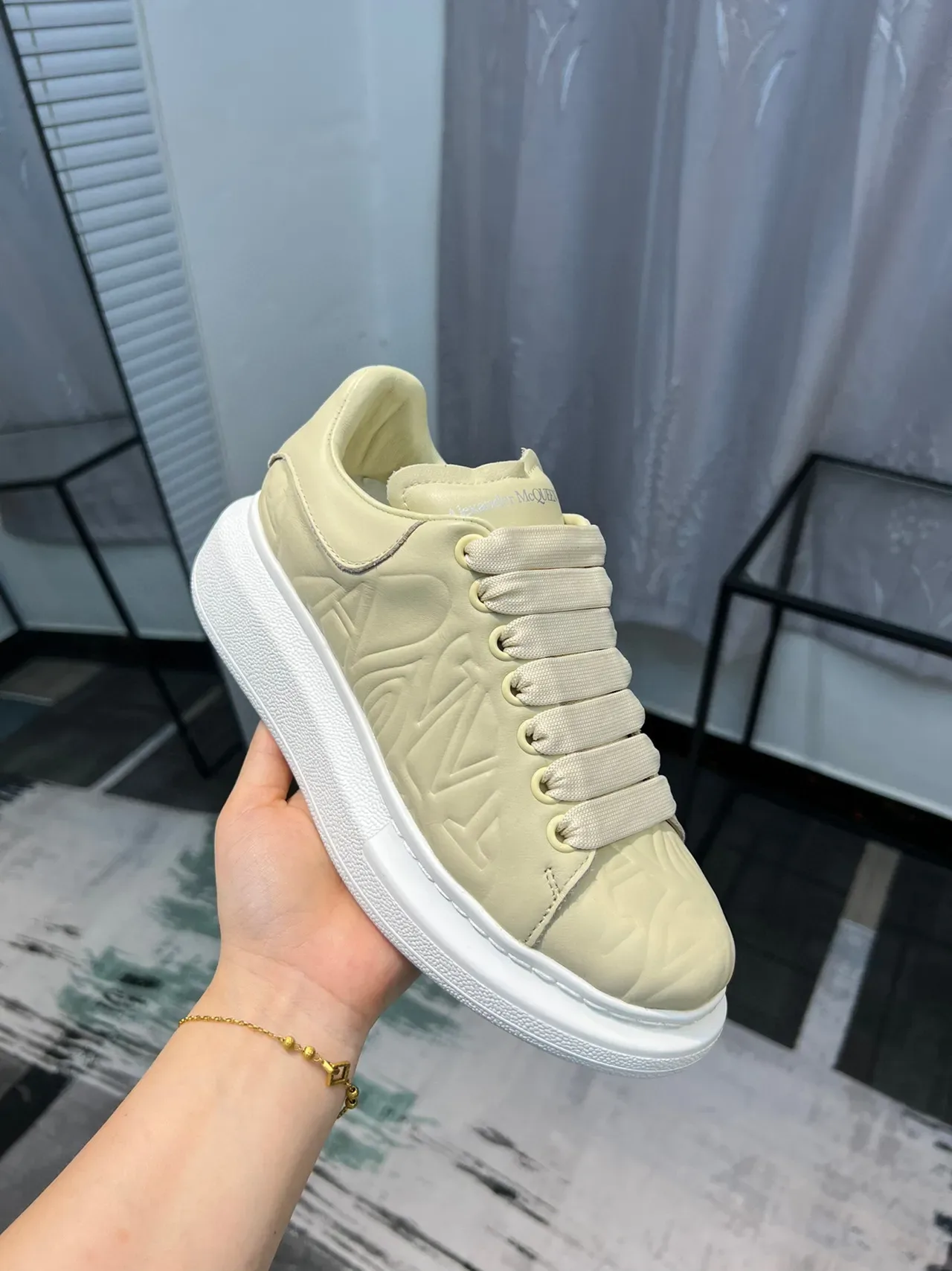 Alexander McQueen Sneakers Lifestyle Oversized Crème Pâle 6