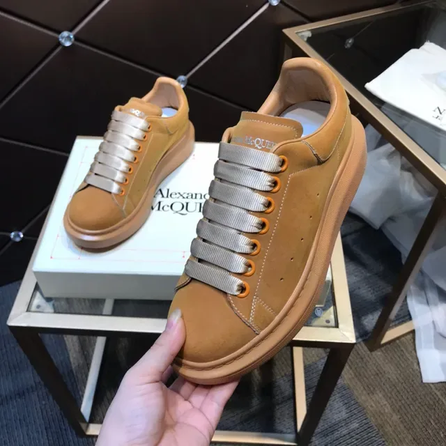 Alexander McQueen أحذية رياضية Oversized جلد غامز بني 2