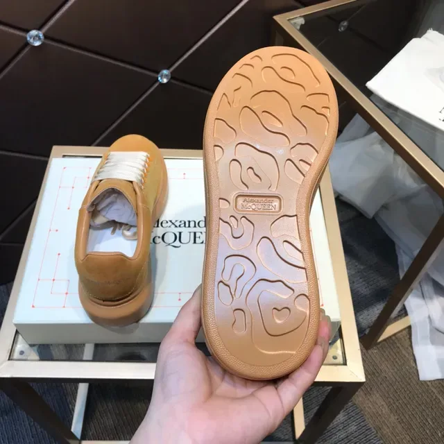 Alexander McQueen أحذية رياضية Oversized جلد غامز بني 3