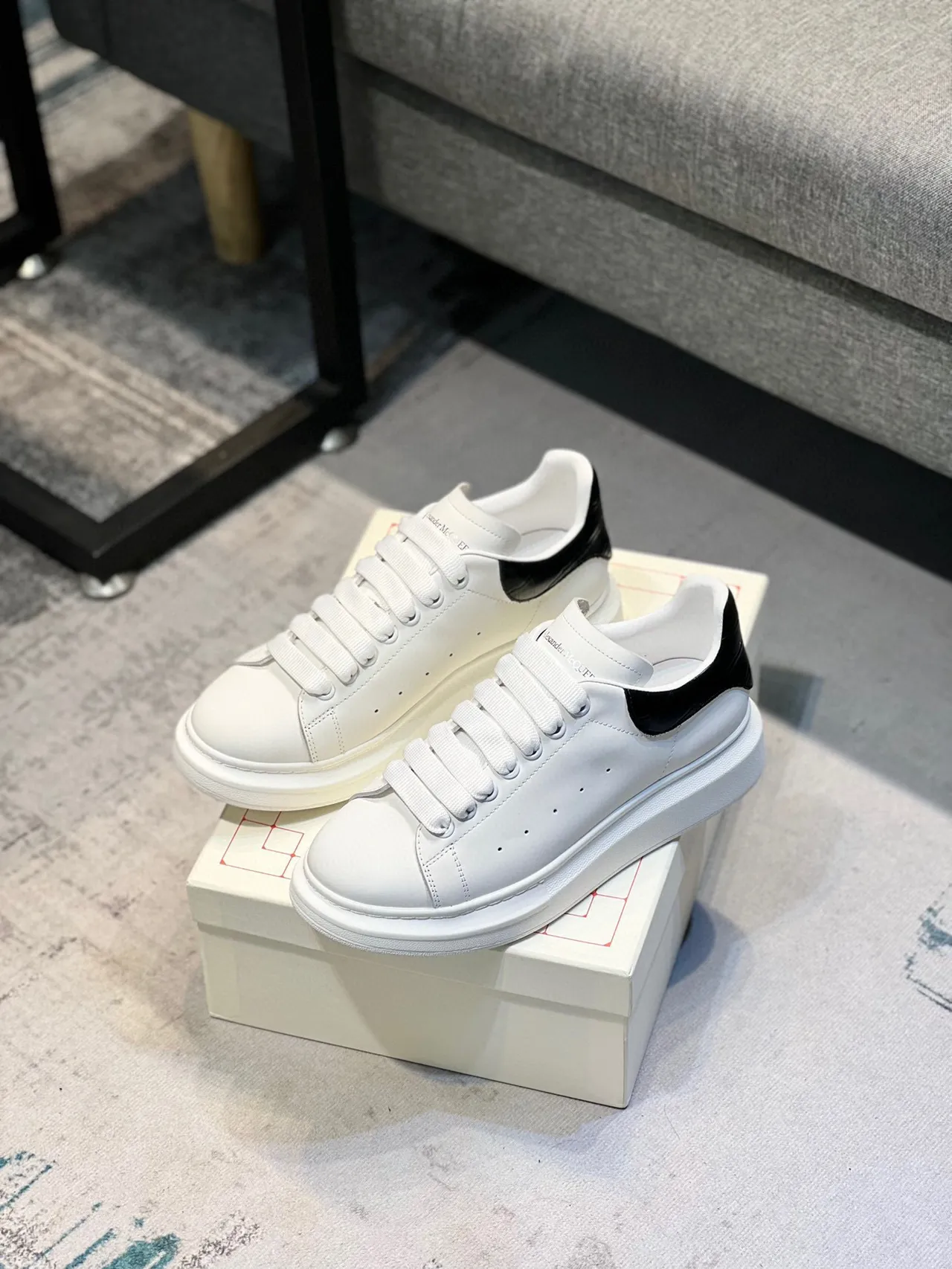 Alexander McQueen Oversized Sneaker White and Black Lifestyle Sneakers 7