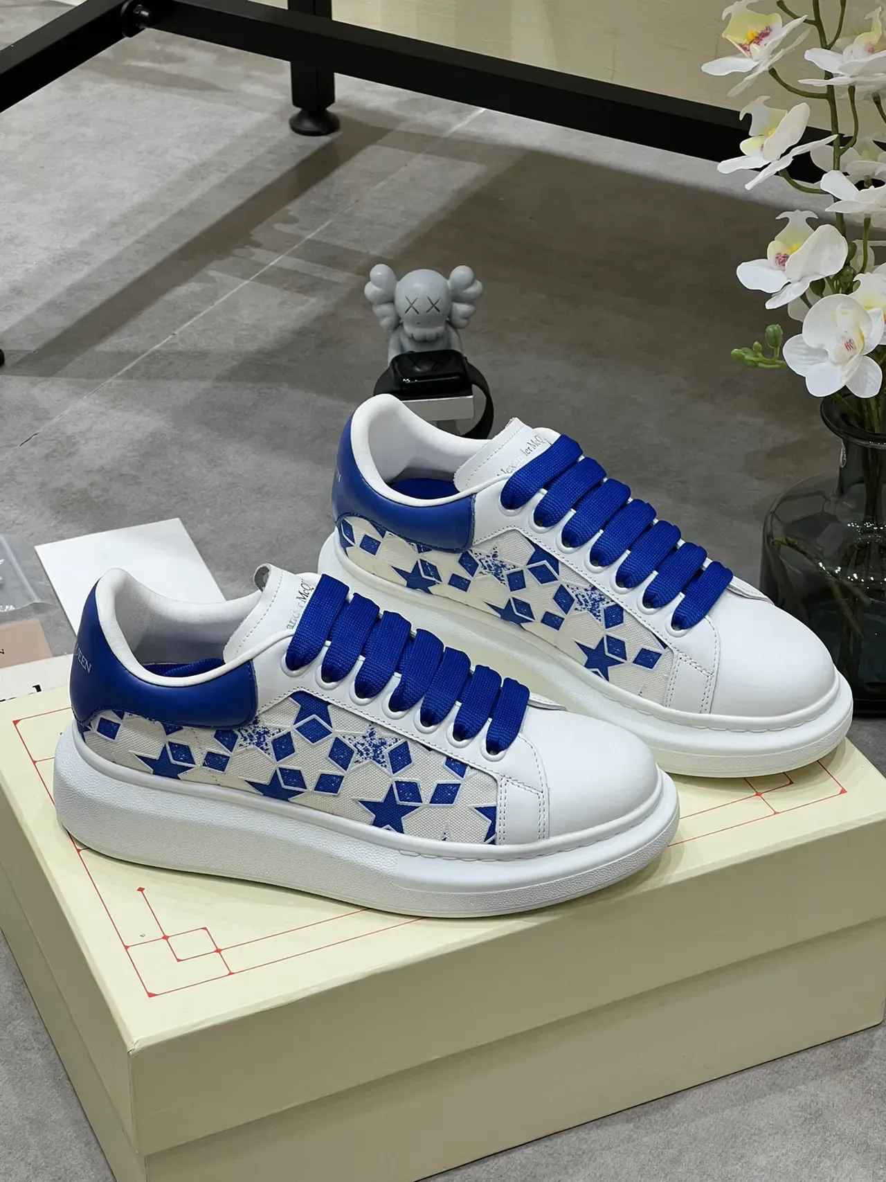 Alexander McQueen Tênis oversized branco e azul real lifestyle sneakers 9