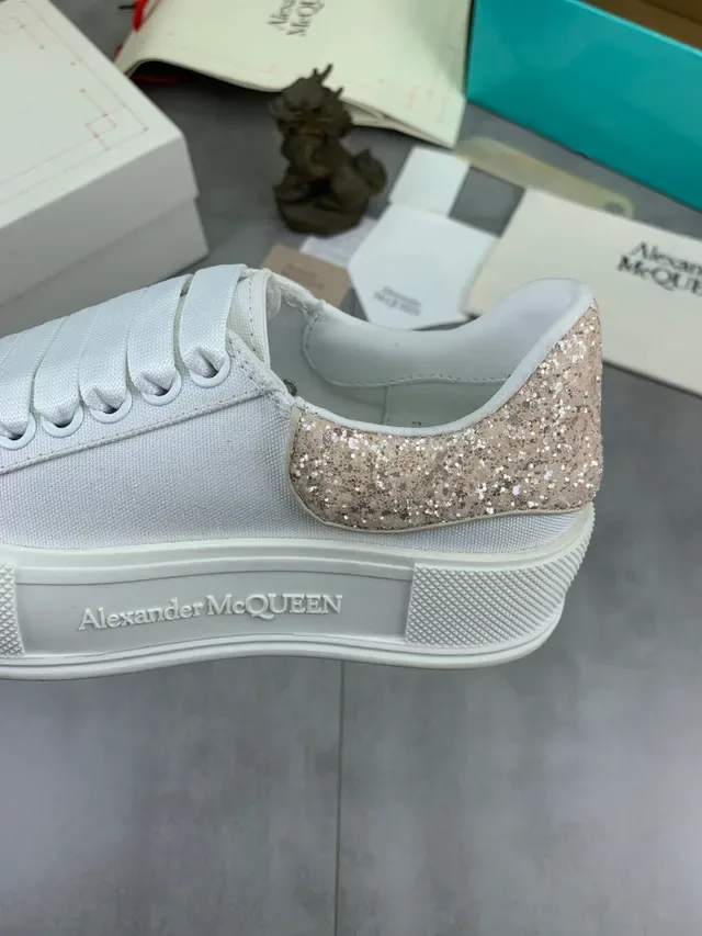 Alexander McQueen Sneaker oversized Blanc Or Silhouette Pailleté Étiquette Talon Lifestyle Sneakers 4