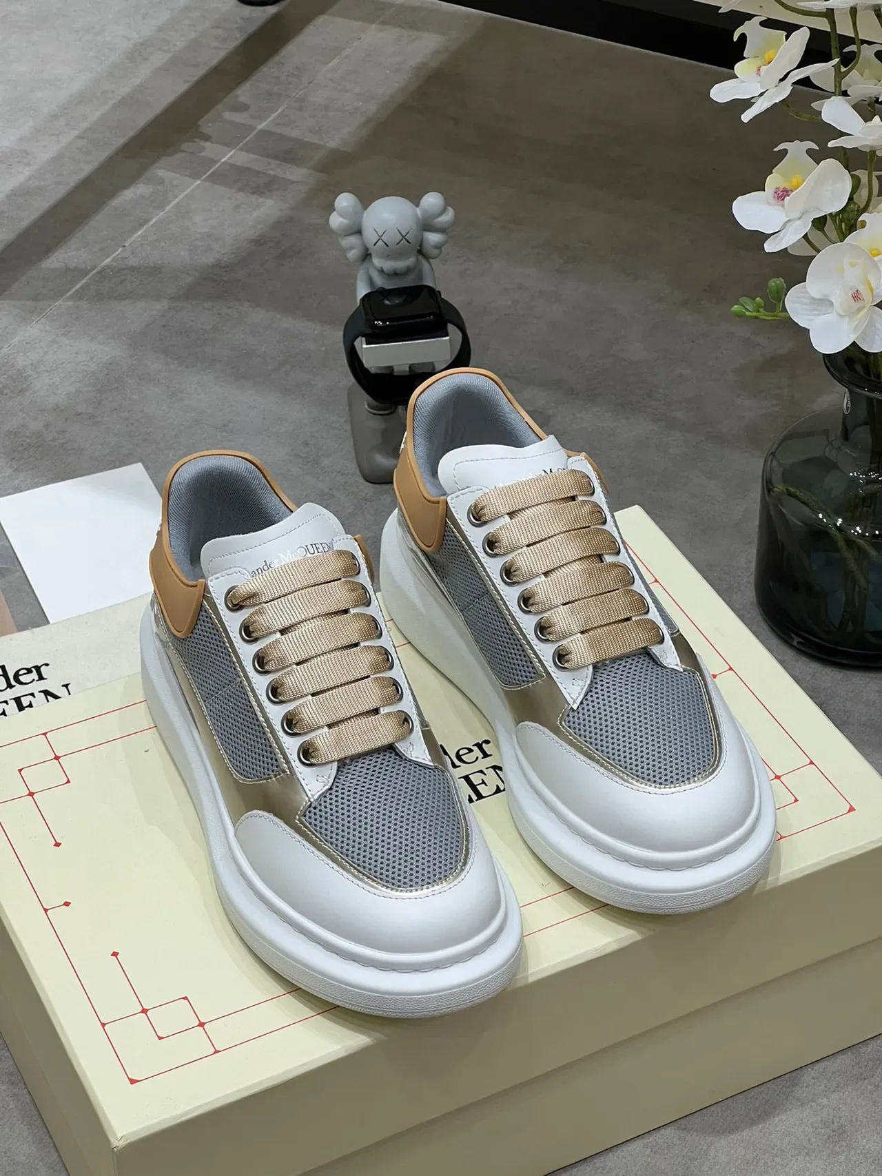 Alexander McQueen oversized sneaker সাদা ধূসর বেইজ লাইফস্টাইল স্নিকার 7