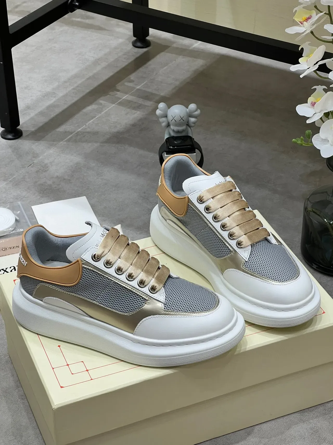 Alexander McQueen oversized sneaker সাদা ধূসর বেইজ লাইফস্টাইল স্নিকার 8