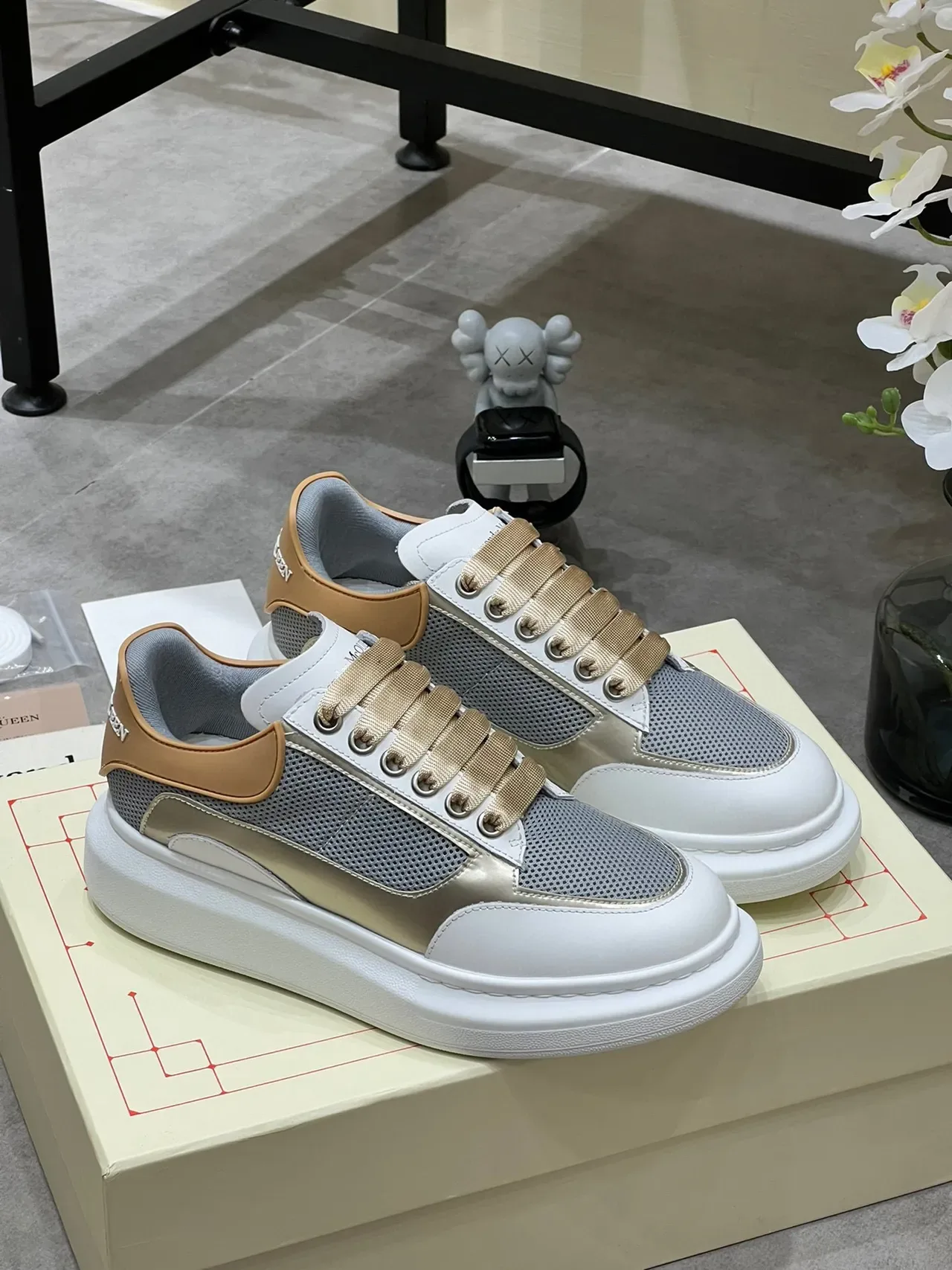 Alexander McQueen oversized sneaker সাদা ধূসর বেইজ লাইফস্টাইল স্নিকার 9