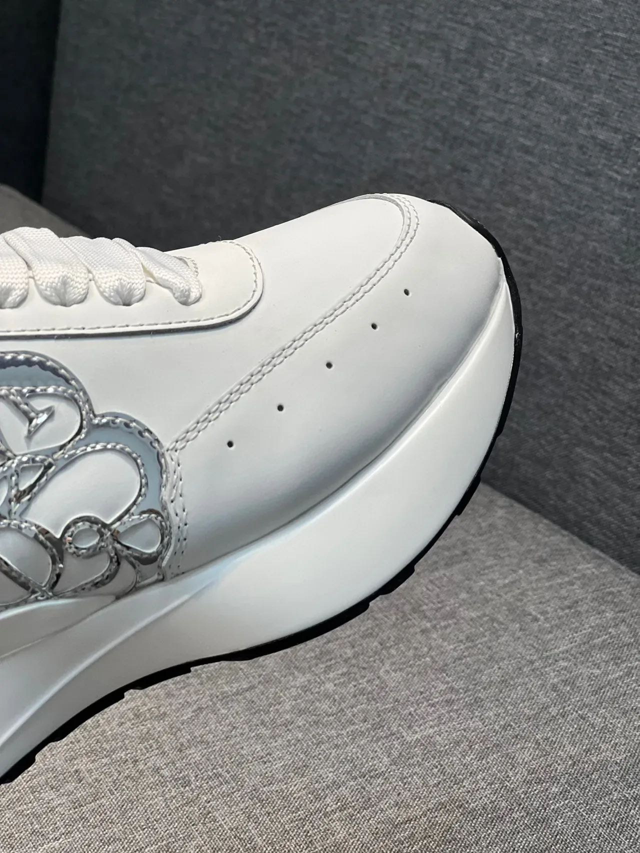 Alexander McQueen Tênis oversized branco navy cinza metálico lifestyle tênis 3