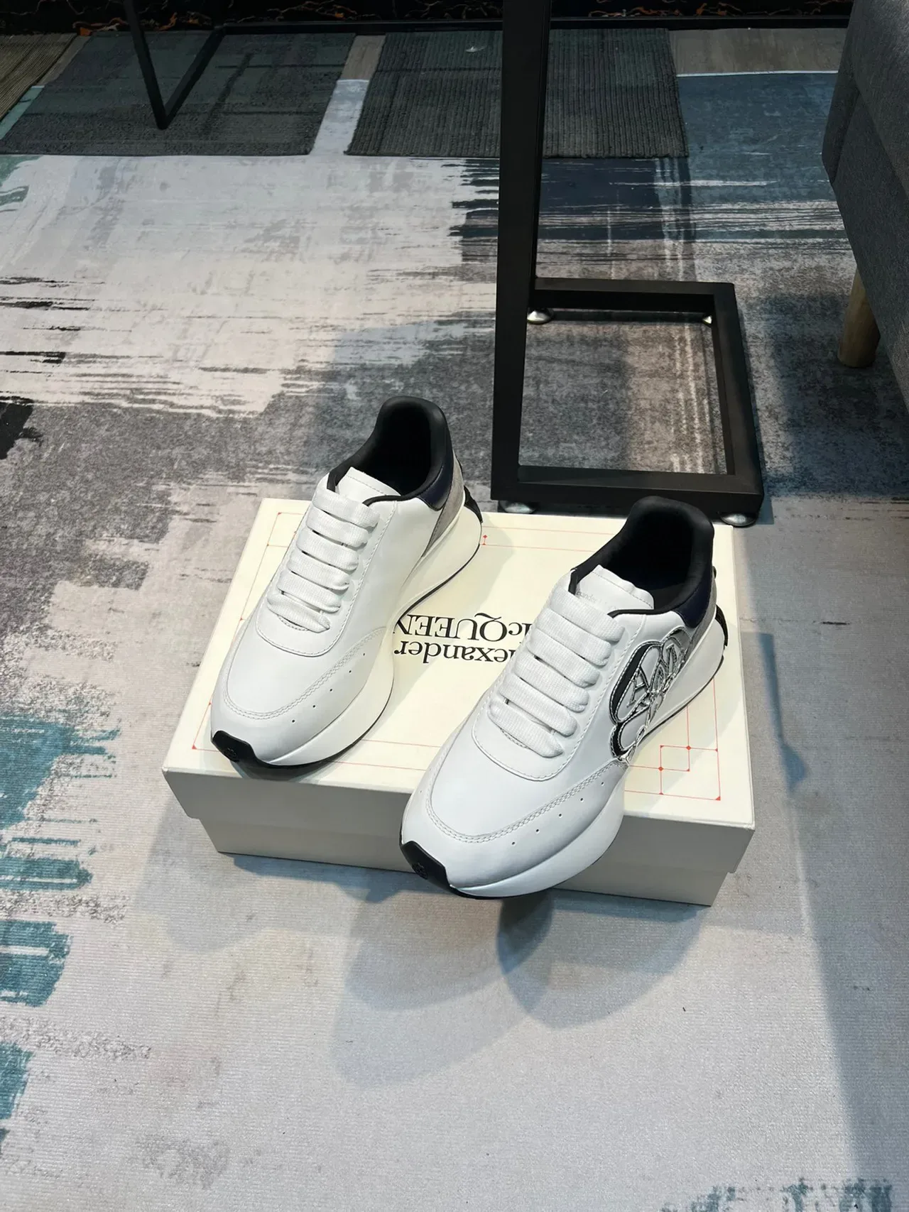 Alexander McQueen Tênis oversized branco navy cinza metálico lifestyle tênis 4