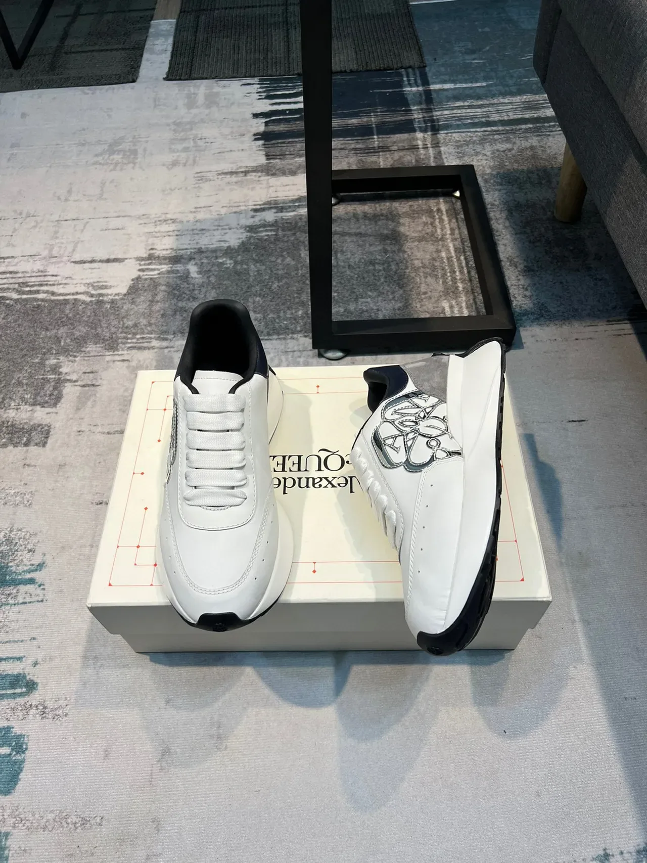 Alexander McQueen Tênis oversized branco navy cinza metálico lifestyle tênis 5