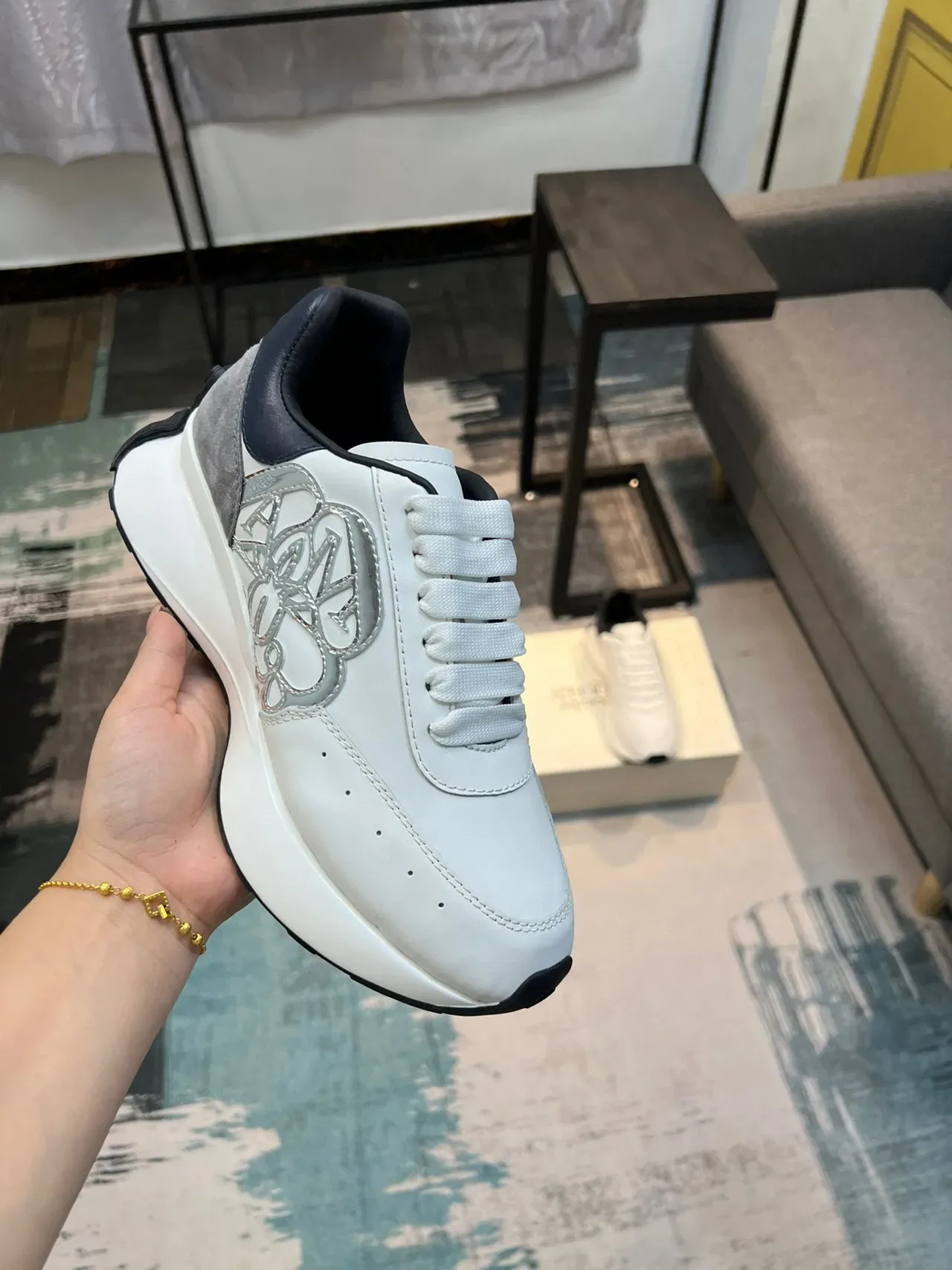 Alexander McQueen Tênis oversized branco navy cinza metálico lifestyle tênis 6
