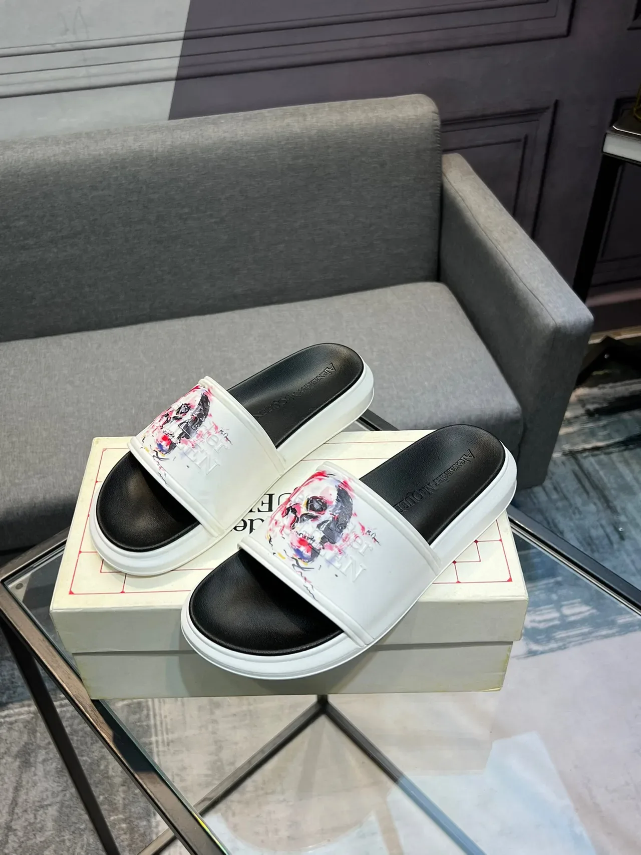 Alexander McQueen Skull Slide 白黑多色拖鞋 3