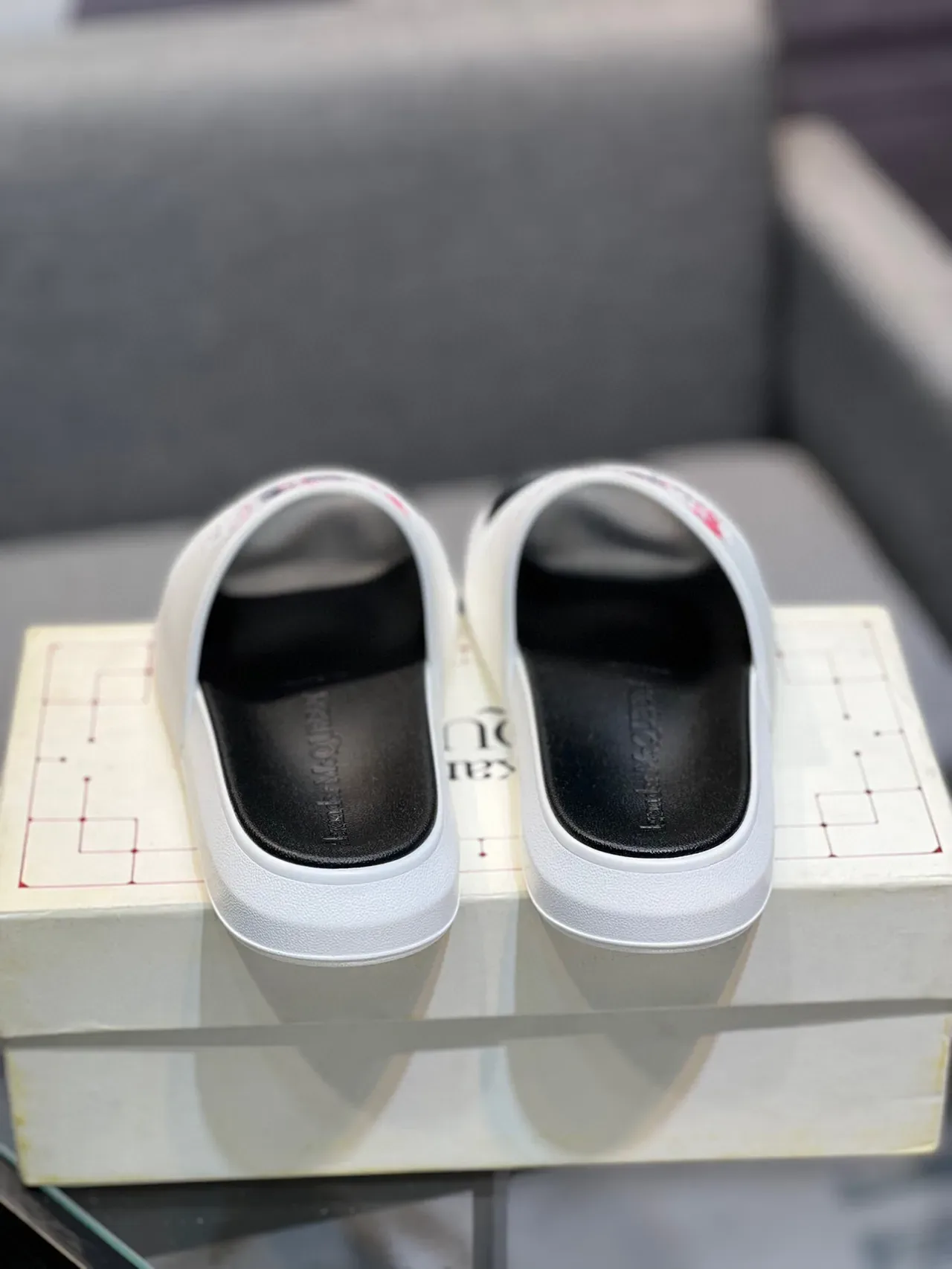 Alexander McQueen Skull Slide 白黑多色拖鞋 8