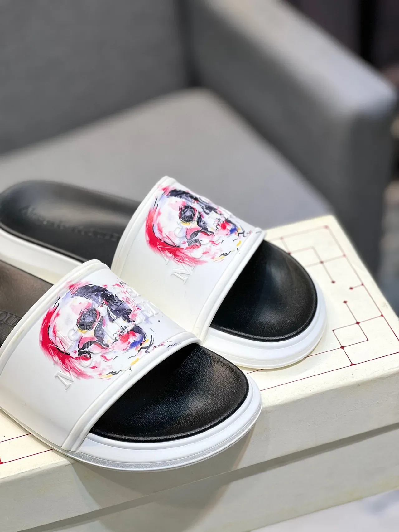 Alexander McQueen Skull Slide 白黑多色拖鞋 9