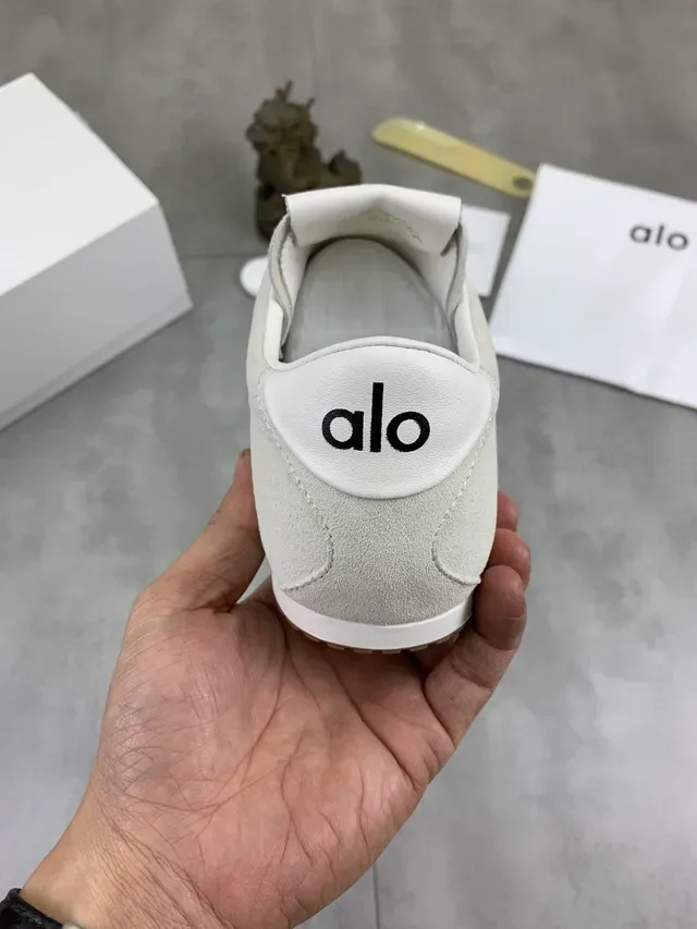 Alo Beige White Minimalist Retro Runner Suede Upper Lifestyle Sneakers 3