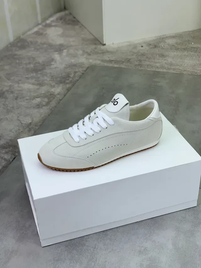 Alo Beige White Minimalist Retro Runner Suede Upper Lifestyle Sneakers 4
