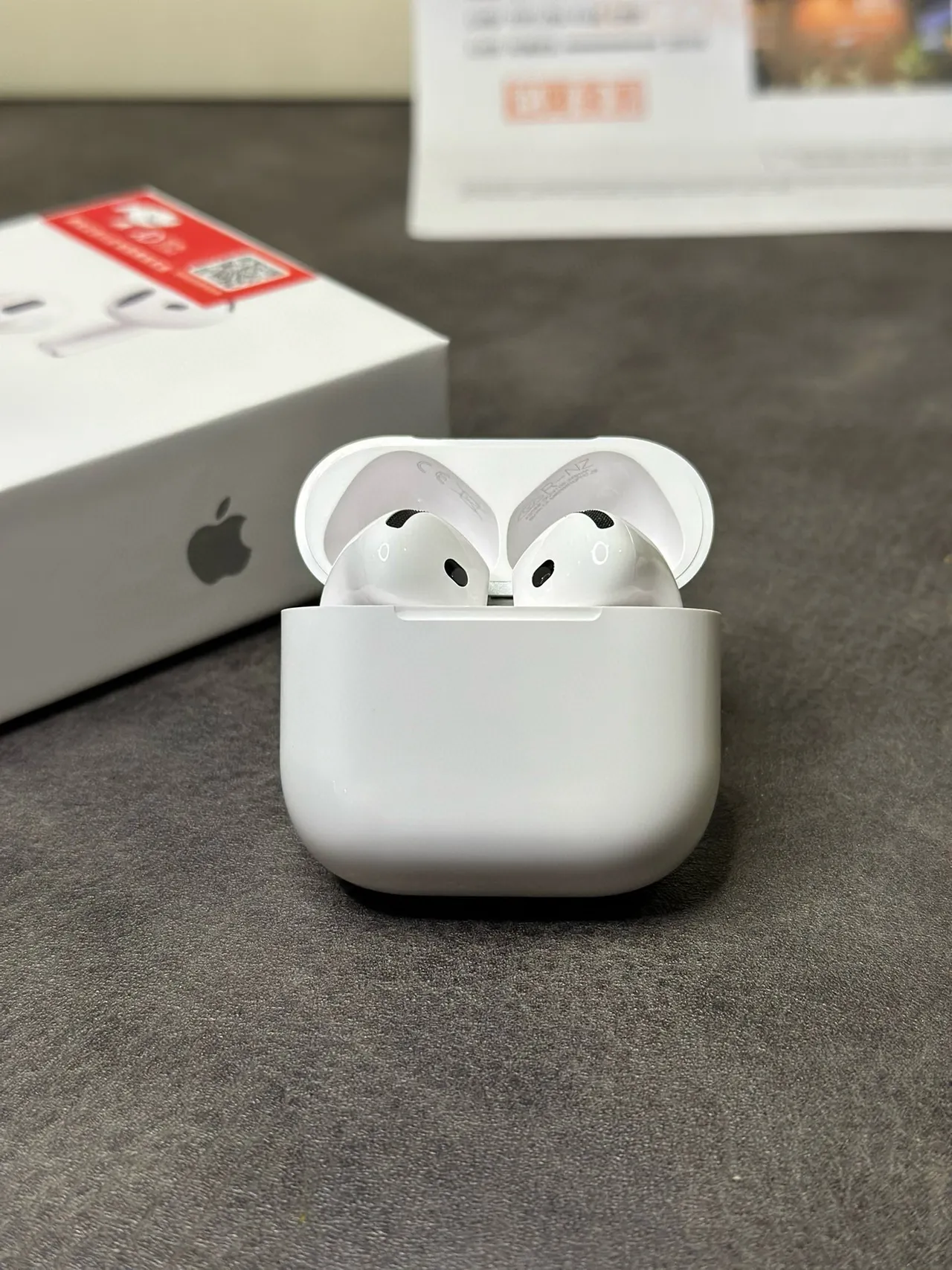 Apple White Black Stem-Style Compact TWS Earbuds 2