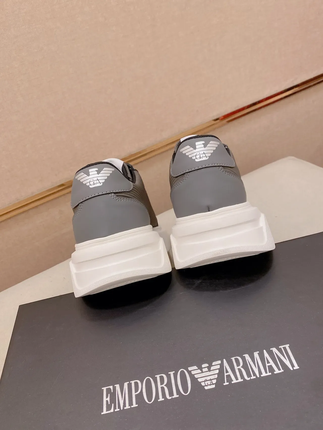 Armani Exchange Cinza Branco Ribeteado Textil Upper Bordado Logo Águia Lifestyle Sneakers 3