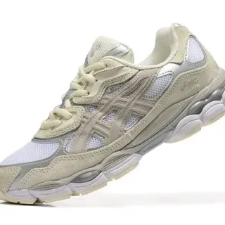 ASICS البيج الفضي حذاء أسلوب حياة مع طبقة قفص متداخلة شبكة-مخمل هجين في الجزء العلوي