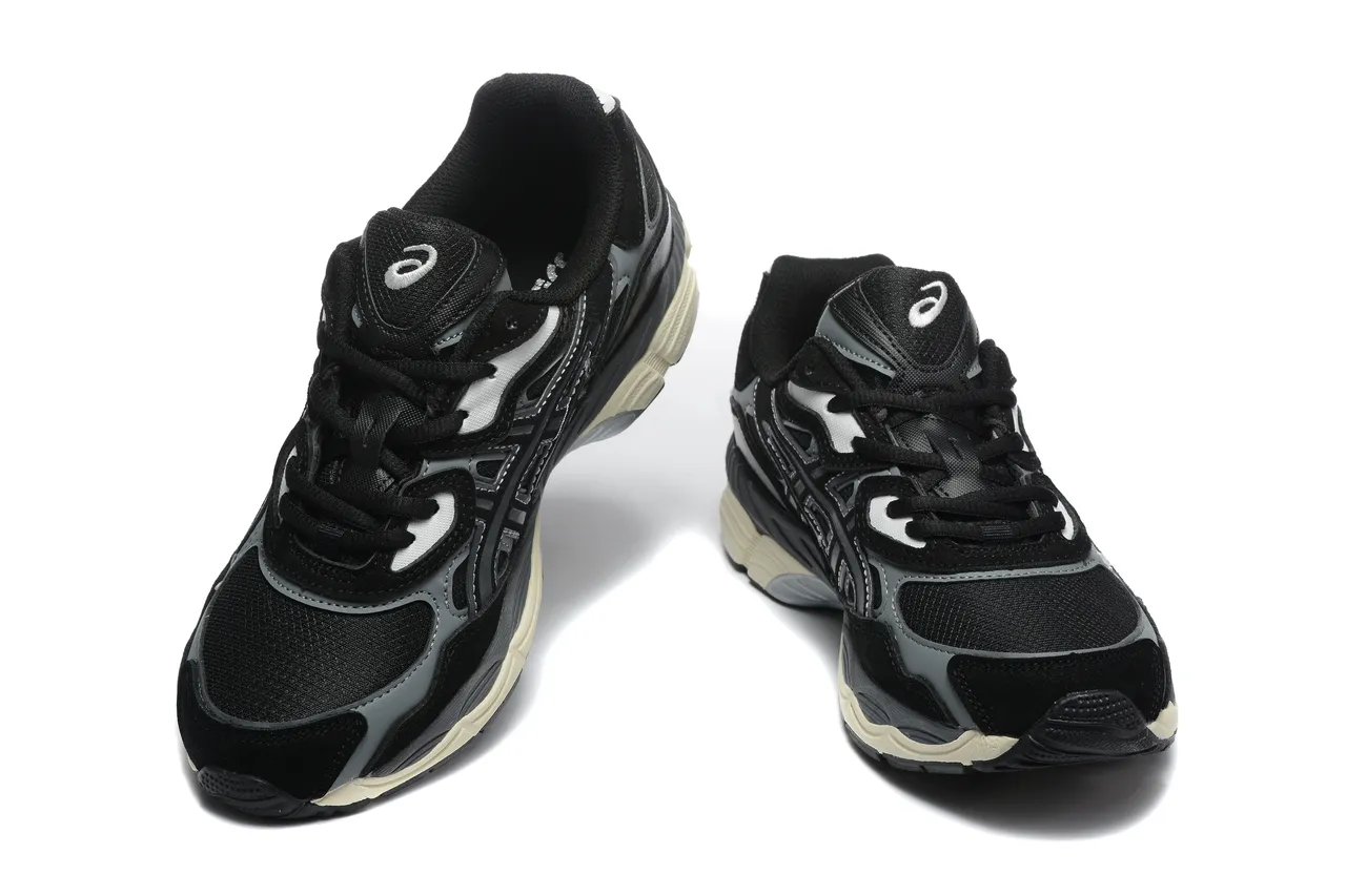 ASICS Noir Gris En couches Synthétique Cage Détail Géométrique Découpe Chaussures de course 2