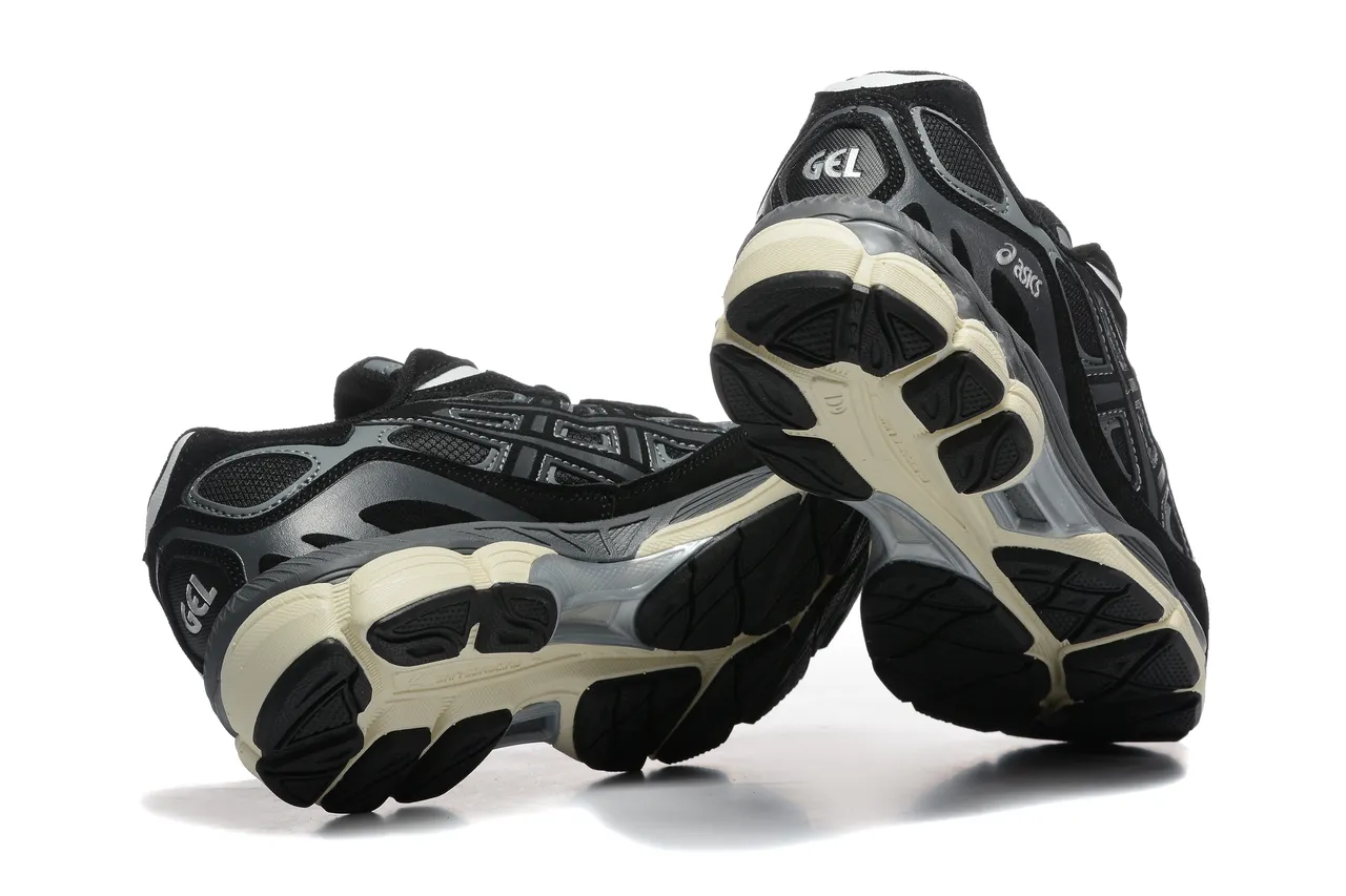 ASICS Noir Gris En couches Synthétique Cage Détail Géométrique Découpe Chaussures de course 5