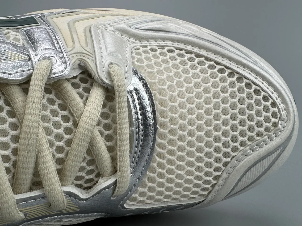 ASICS Gel-Kayano Beige Silver Mesh And Synthetic Overlay Upper Metallic Accents Running Shoes 4