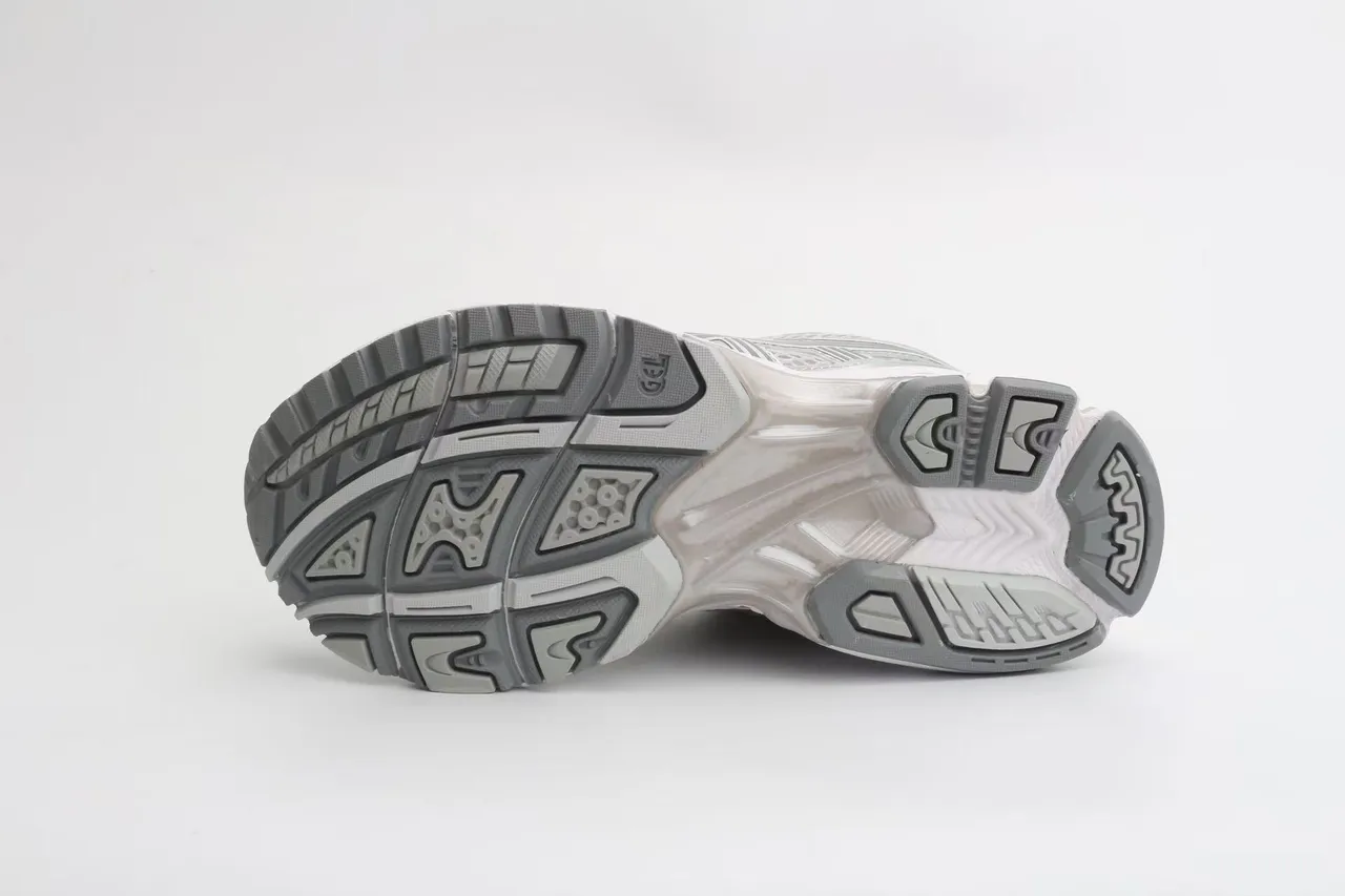 ASICS Gel-Kayano Metallic Silver Running Shoes 4