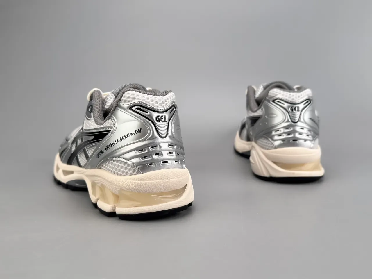 ASICS Gel-Kayano فضي أسود كريمي حذاء جري 6