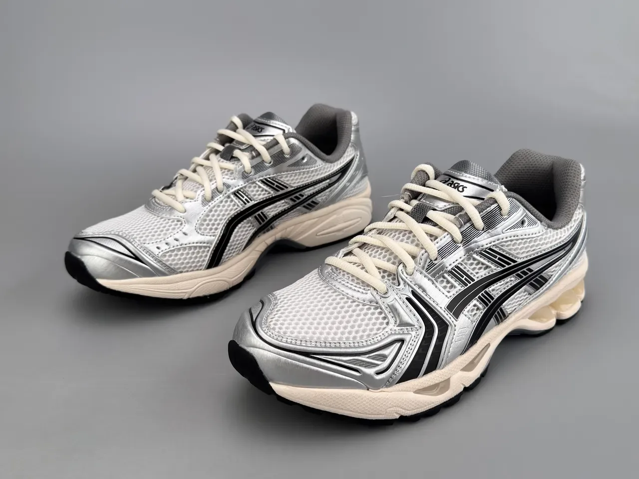 ASICS Gel-Kayano فضي أسود كريمي حذاء جري 7