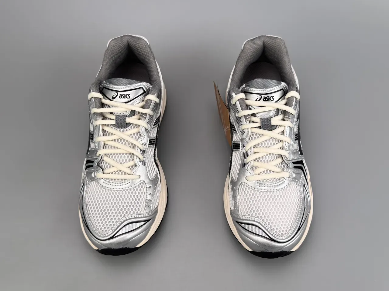 ASICS Gel-Kayano فضي أسود كريمي حذاء جري 9