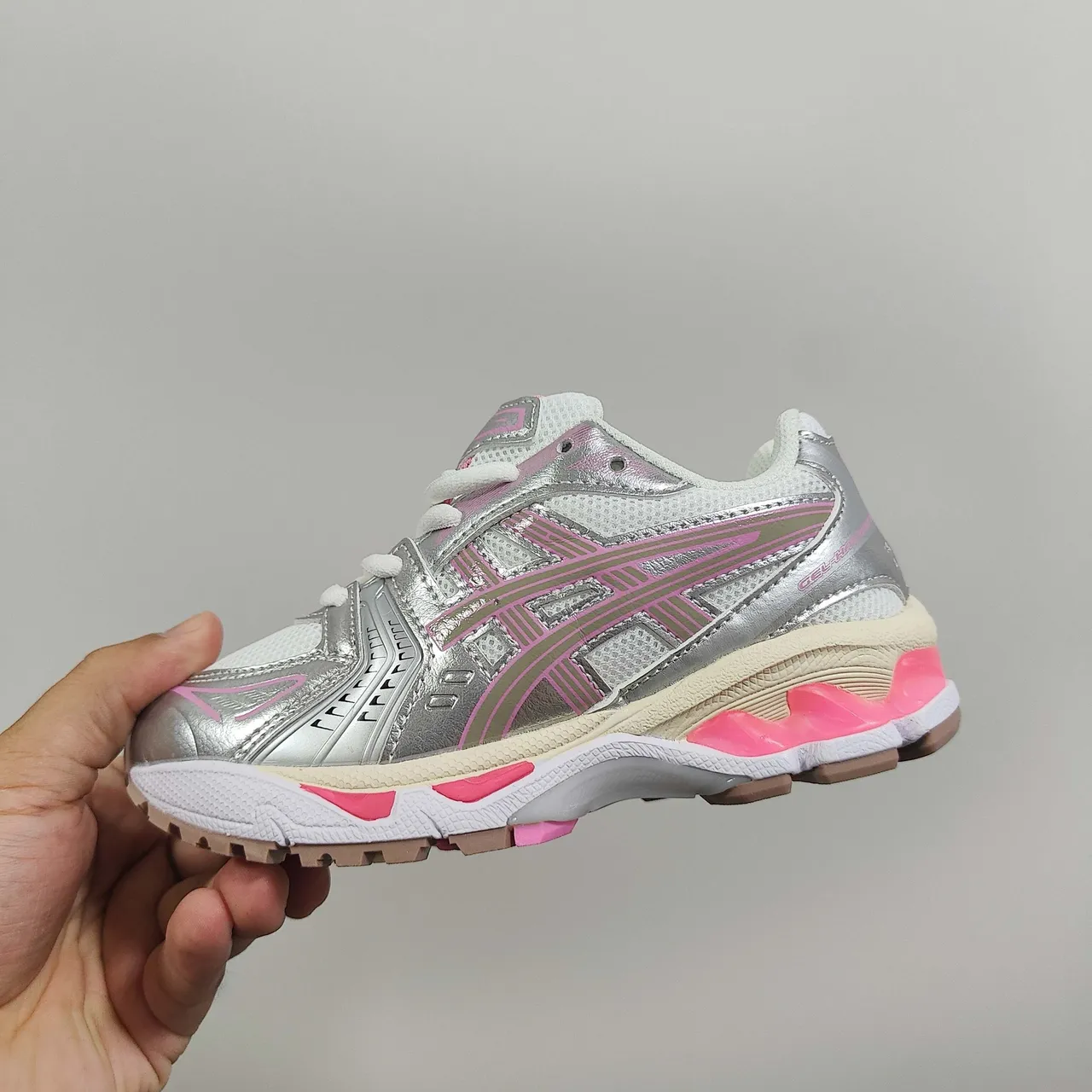 ASICS Silver Black Metallic Upper Mesh And Synthetic Overlays Running Shoes 7