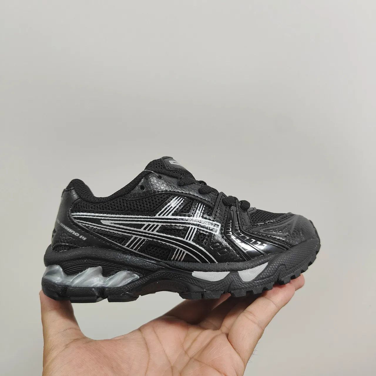 ASICS Silver Black Metallic Upper Mesh And Synthetic Overlays Running Shoes 22