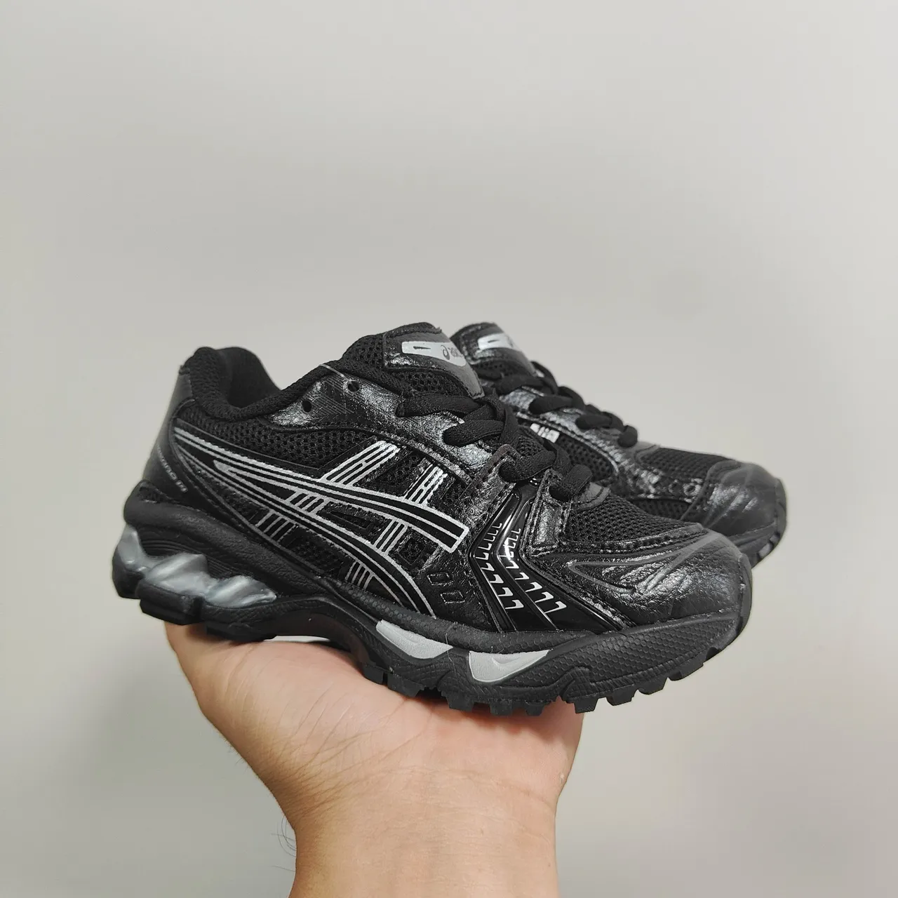 ASICS Silver Black Metallic Upper Mesh And Synthetic Overlays Running Shoes 23