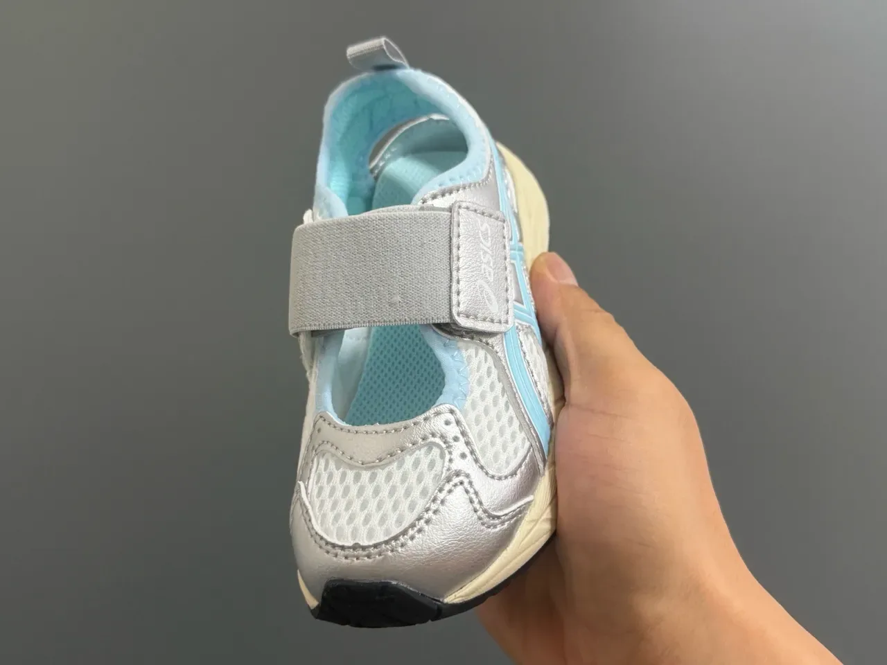 ASICS Silver Blue Mesh Upper Dual Velcro Strap Closure Lifestyle Sneakers 21